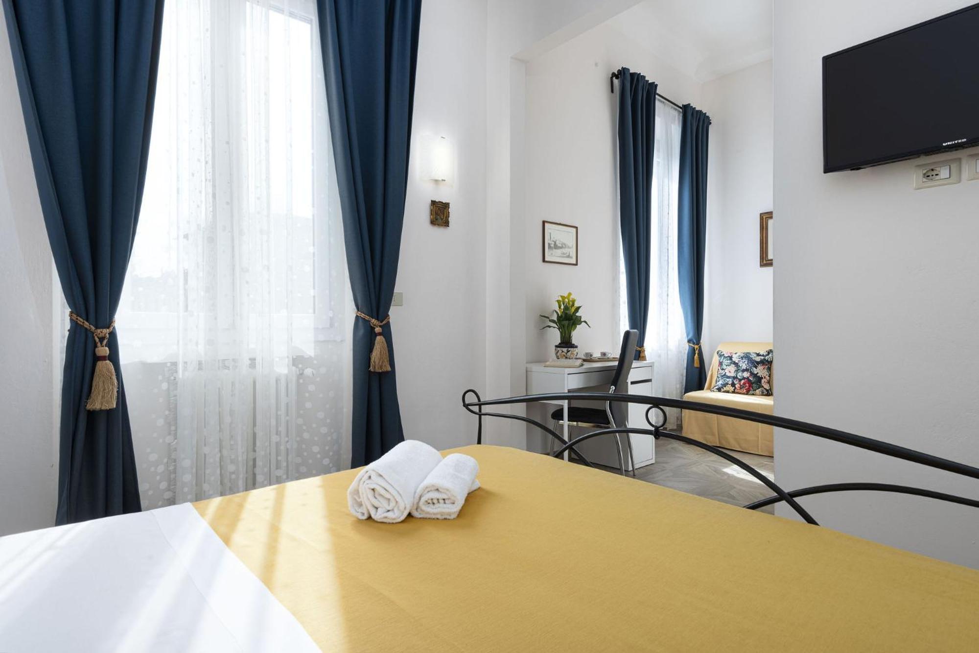 Cadorna Rooms In フィレンツェ エクステリア 写真
