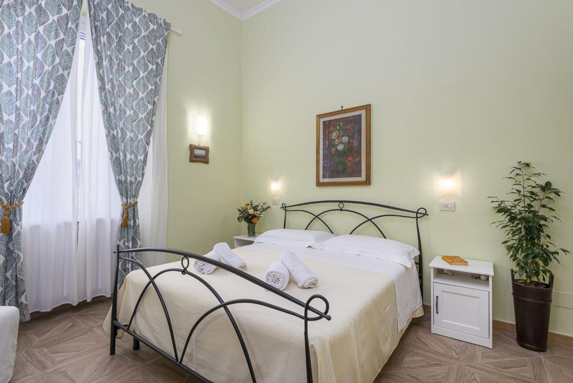 Cadorna Rooms In フィレンツェ エクステリア 写真
